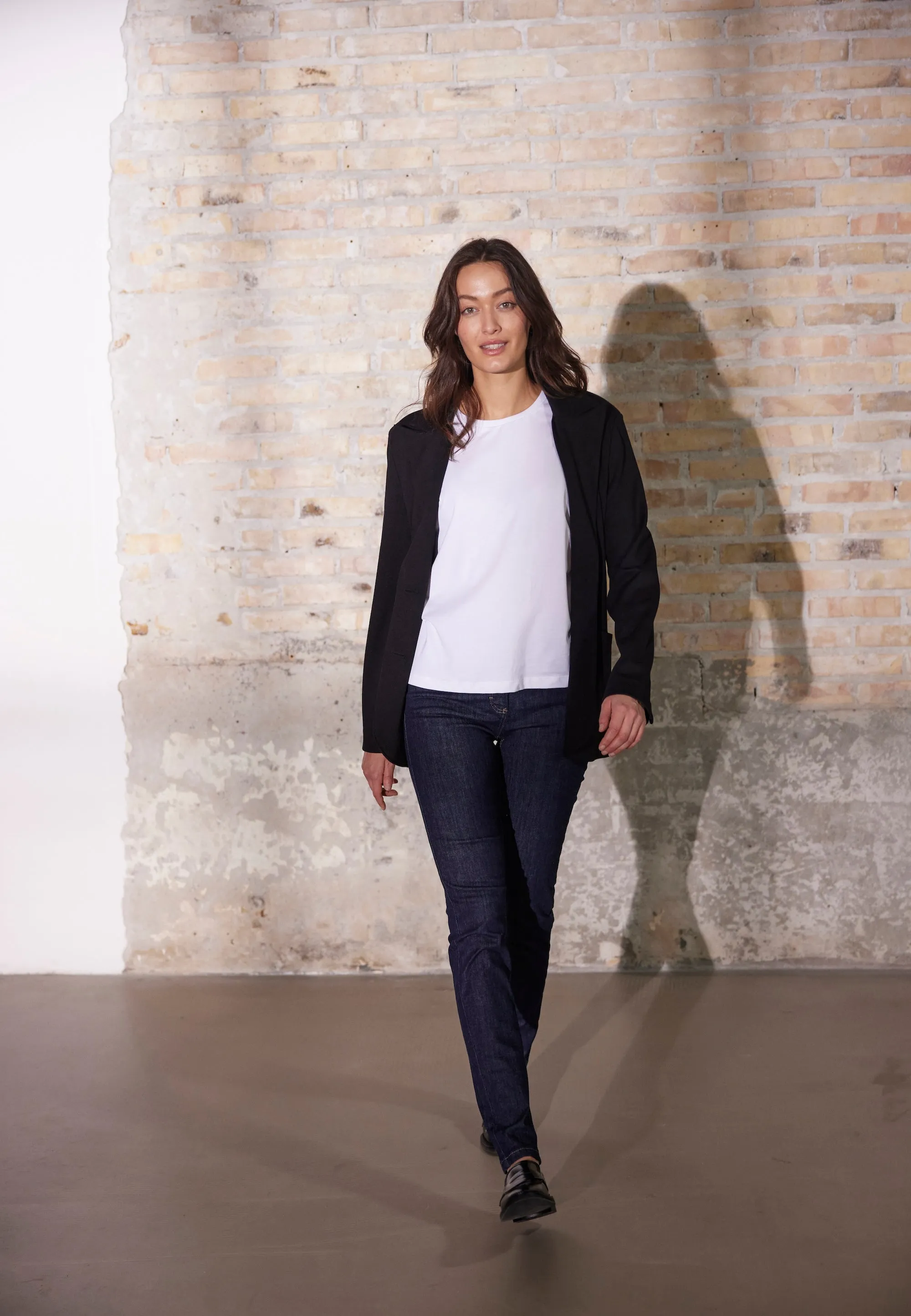 Laura Slim - Medium Length - Dark Blue Denim
